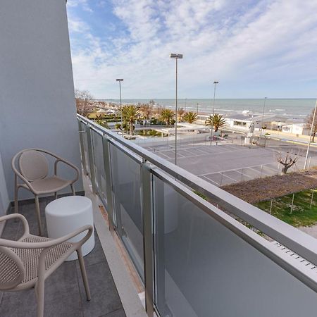 Hotel Tritone سينِغاليا المظهر الخارجي الصورة