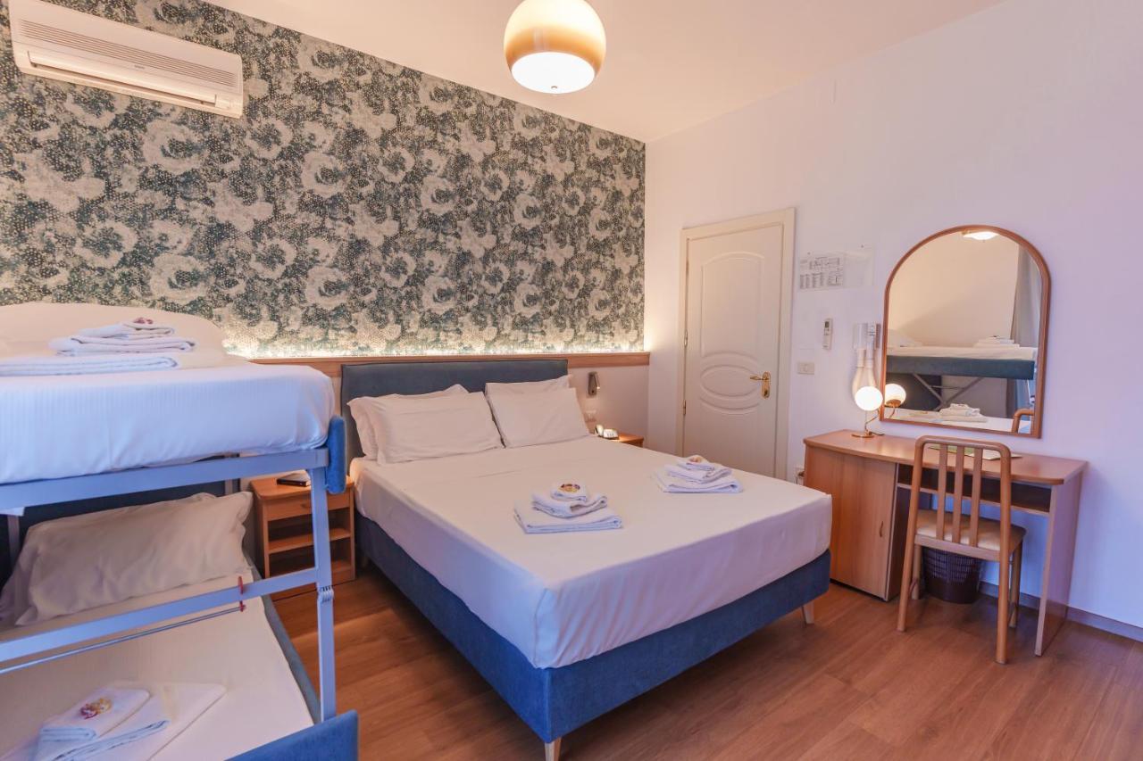Hotel Tritone سينِغاليا المظهر الخارجي الصورة