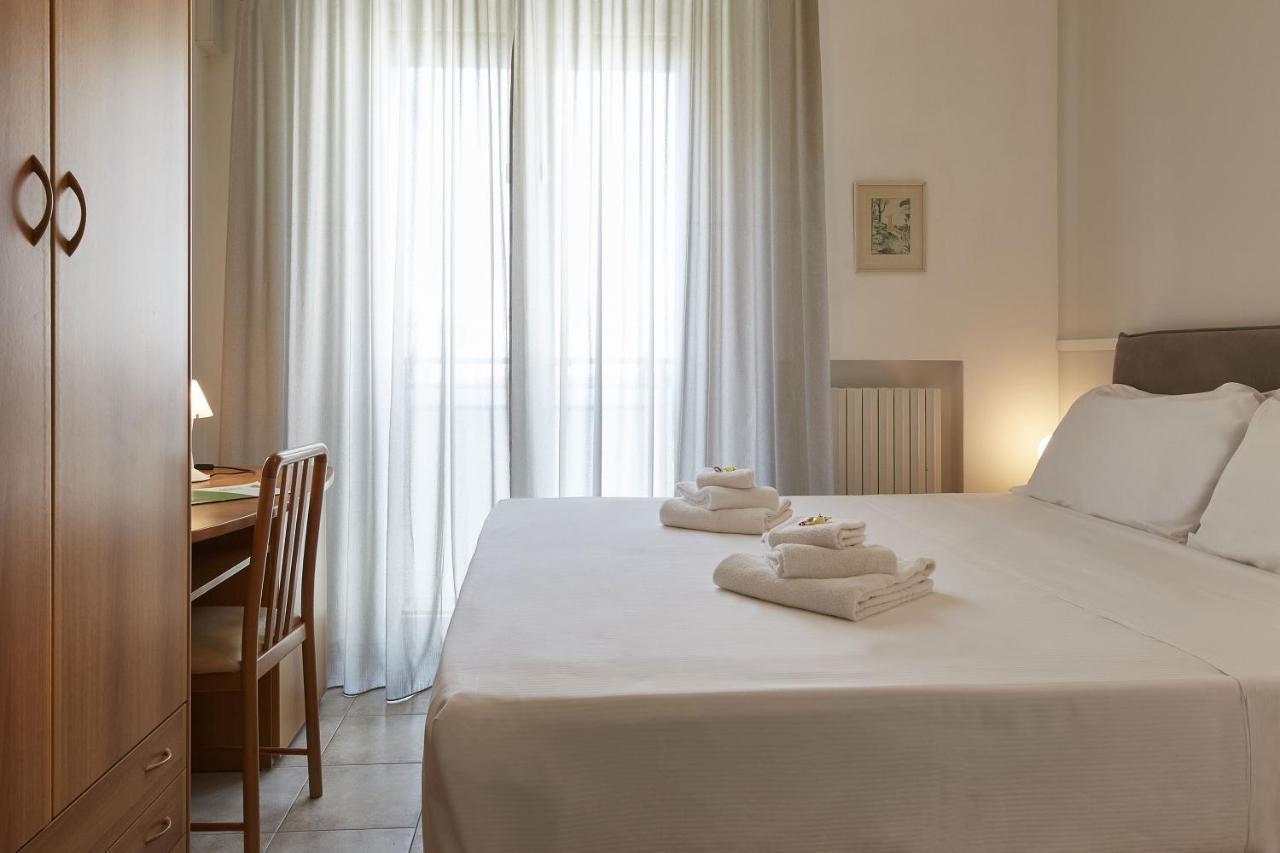 Hotel Tritone سينِغاليا المظهر الخارجي الصورة