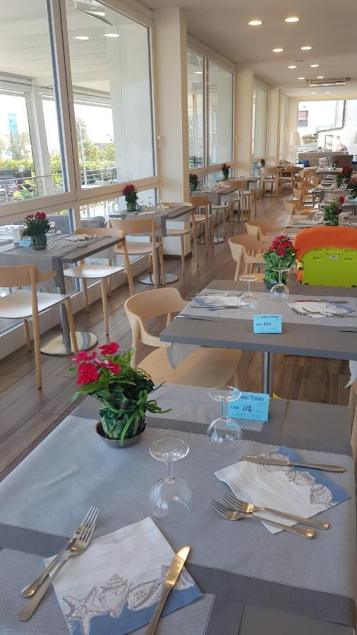 Hotel Tritone سينِغاليا المظهر الخارجي الصورة