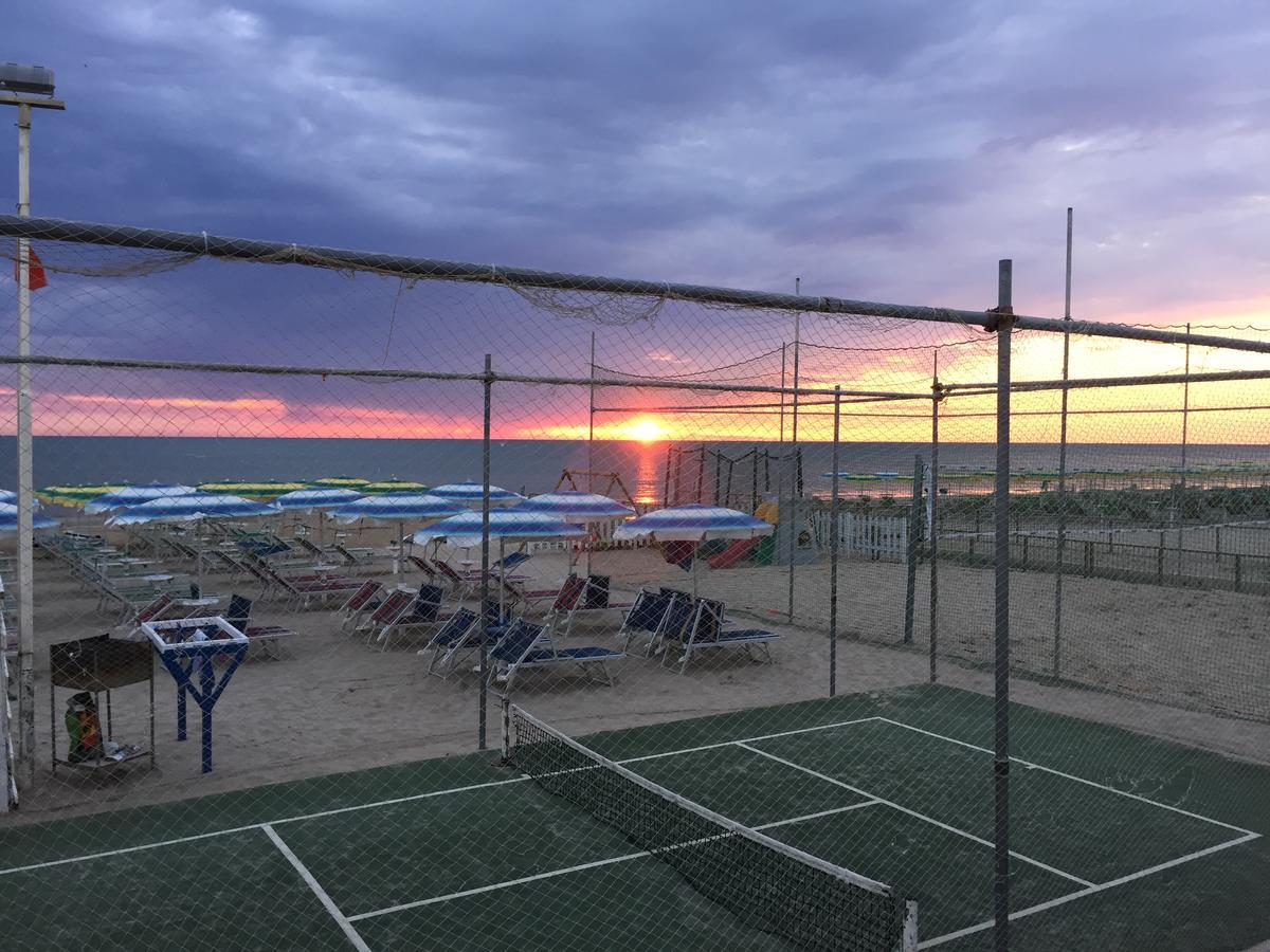 Hotel Tritone سينِغاليا المظهر الخارجي الصورة