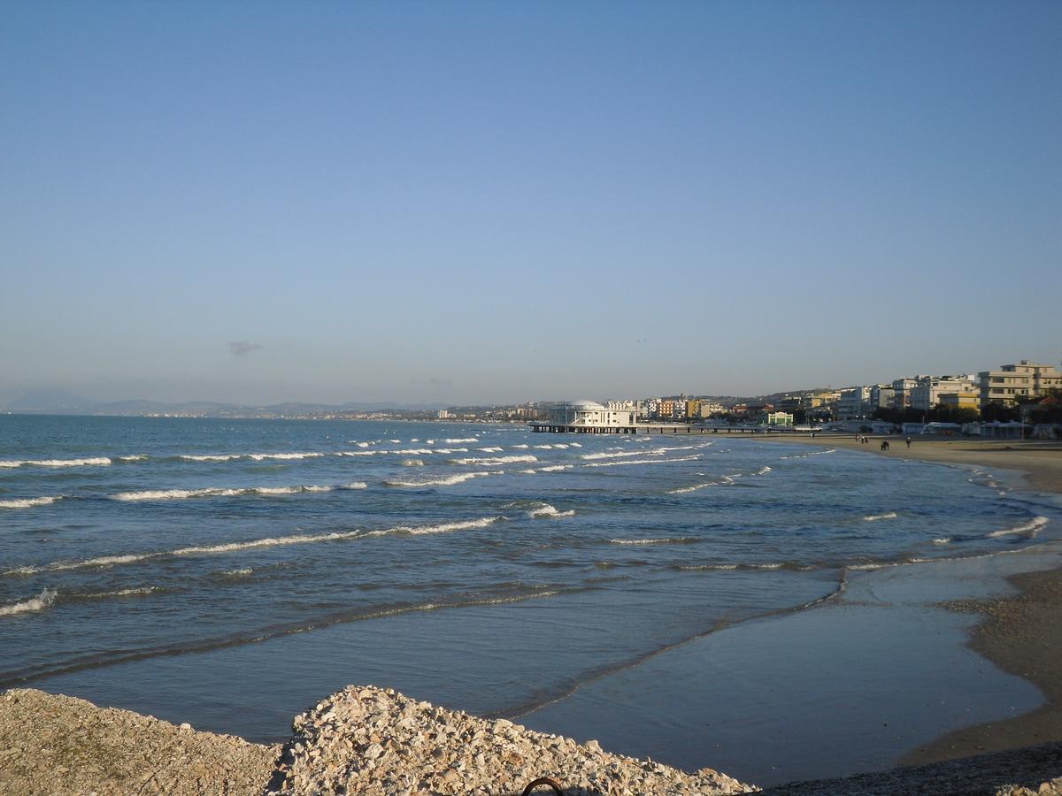 Hotel Tritone سينِغاليا المظهر الخارجي الصورة