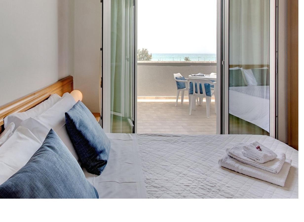 Hotel Tritone سينِغاليا المظهر الخارجي الصورة