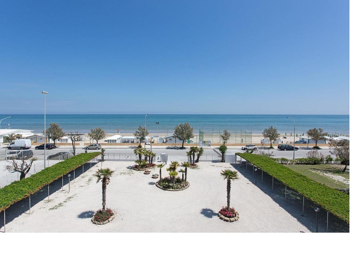 Hotel Tritone سينِغاليا المظهر الخارجي الصورة