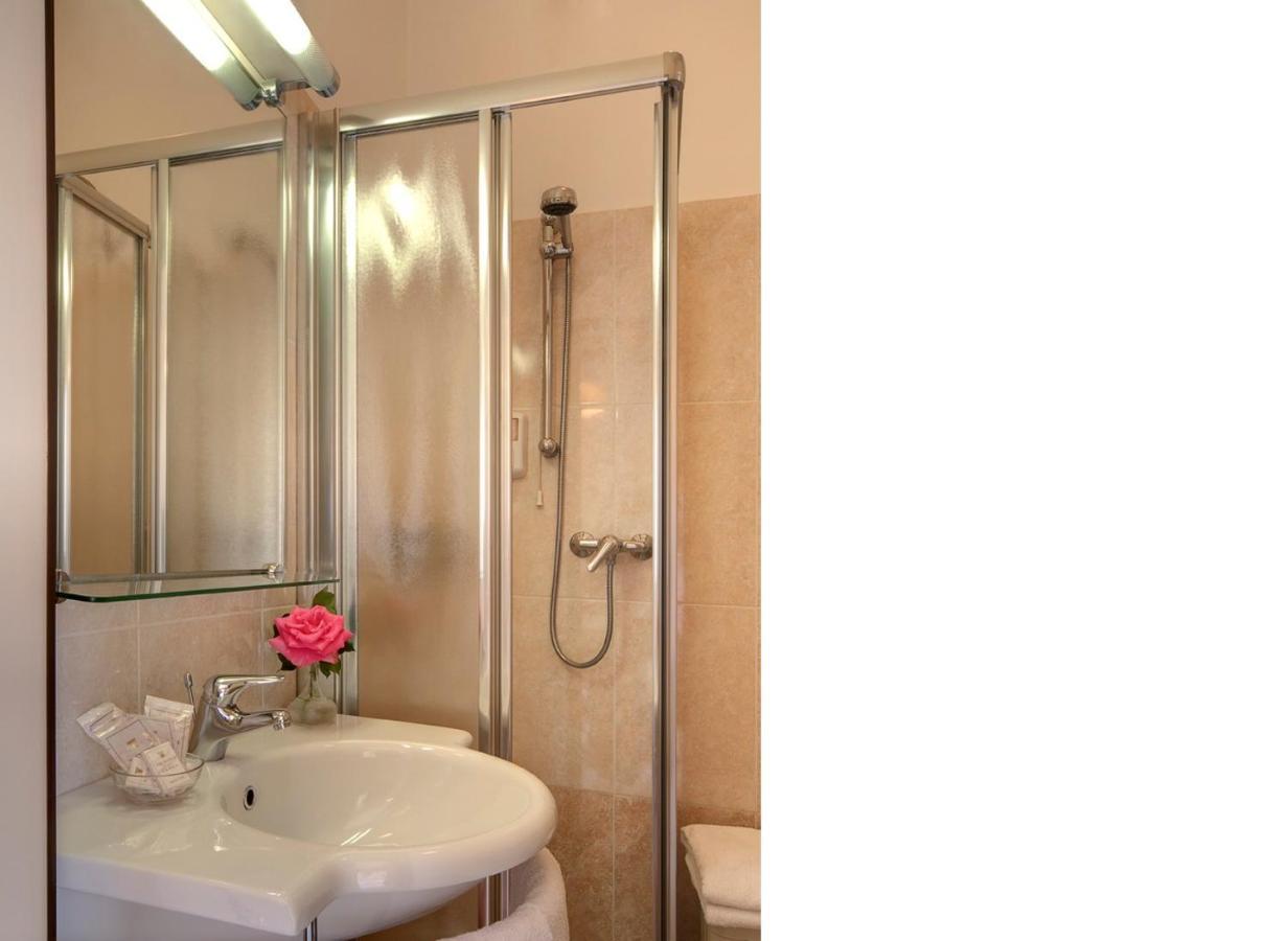 Hotel Tritone سينِغاليا المظهر الخارجي الصورة